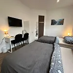 Konukevi Gaestehaus Buetzfleth, Rad-Hotel, Arbeit & Privat, Bed & Breakfast, Elb Rad Wanderweg, Baeckerei & Gastro Im Haus 3*